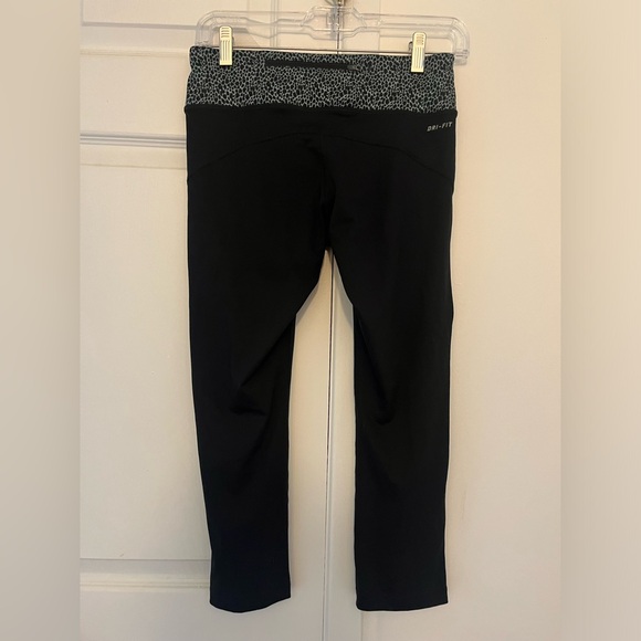 Nike Crop/Capri Workout Leggings - Picture 2 of 3